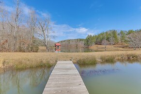 Dock, Canoe & Patio: Lakeside Cottage in Alabama