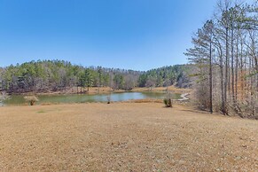 Dock, Canoe & Patio: Lakeside Cottage in Alabama