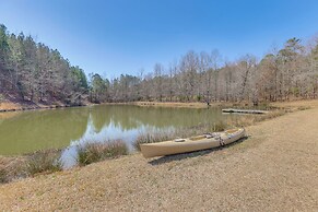 Dock, Canoe & Patio: Lakeside Cottage in Alabama