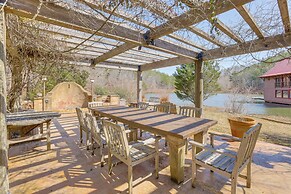 Dock, Canoe & Patio: Lakeside Cottage in Alabama