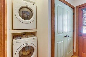 Dock, Canoe & Patio: Lakeside Cottage in Alabama