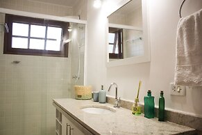Bz10 Casa 4 suítes em condomínio clube
