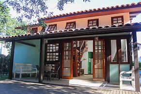 Bz10 Casa 4 suítes em condomínio clube