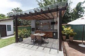 Bz10 Casa 4 suítes em condomínio clube