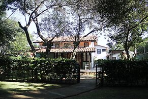 Bz10 Casa 4 suítes em condomínio clube