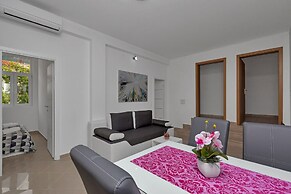 Apartment Petar with terrace