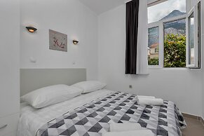 Apartment Petar with terrace