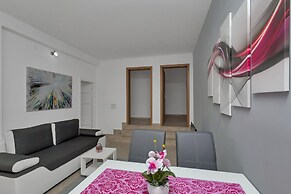 Apartment Petar with terrace
