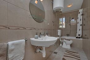 Apartment Petar with terrace