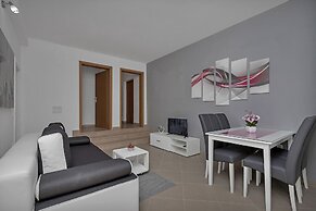 Apartment Petar with terrace