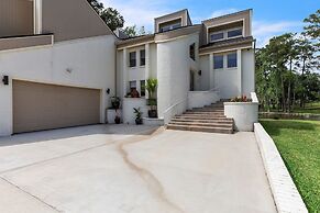 Lakefront Retreat With Private Pool, Hot Tub And Dock 4 Bedroom Home