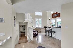 Lakefront Retreat With Private Pool, Hot Tub And Dock 4 Bedroom Home