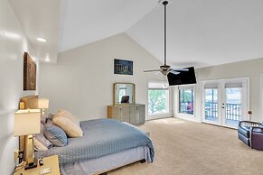Lakefront Retreat With Private Pool, Hot Tub And Dock 4 Bedroom Home