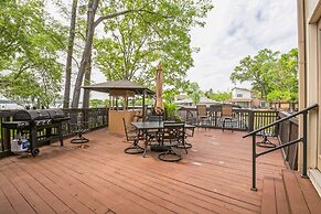 Lakefront Retreat With Private Pool, Hot Tub And Dock 4 Bedroom Home