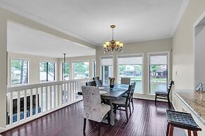 Lakefront Retreat With Private Pool, Hot Tub And Dock 4 Bedroom Home