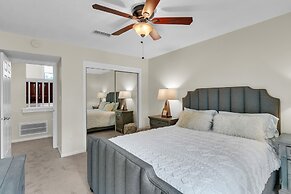 Lakefront Retreat With Private Pool, Hot Tub And Dock 4 Bedroom Home