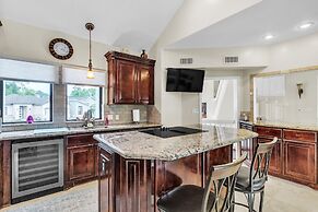 Lakefront Retreat With Private Pool, Hot Tub And Dock 4 Bedroom Home