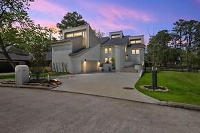 Lakefront Retreat With Private Pool, Hot Tub And Dock 4 Bedroom Home