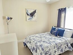 Sunny-shore Hideaway