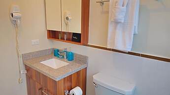 Sunny-shore Hideaway