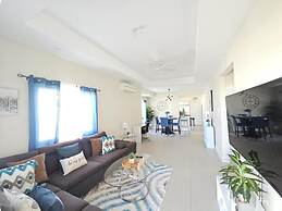 Sunny-shore Hideaway