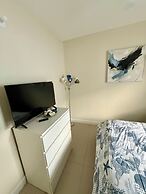 Sunny-shore Hideaway