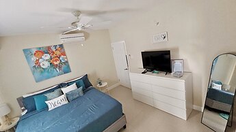 Sunny-shore Hideaway