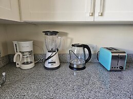 Sunny-shore Hideaway