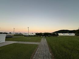 Sunny-shore Hideaway