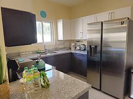 Sunny-shore Hideaway