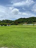 Sunny-shore Hideaway