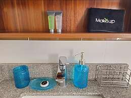 Sunny-shore Hideaway