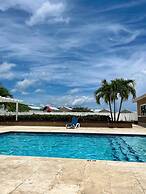 Sunny-shore Hideaway