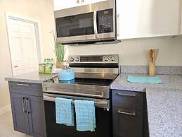 Sunny-shore Hideaway