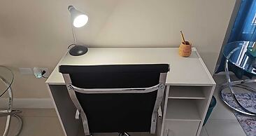 Sunny-shore Hideaway