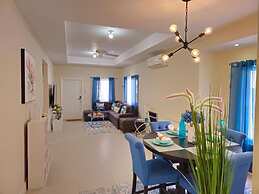 Sunny-shore Hideaway