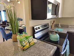 Sunny-shore Hideaway