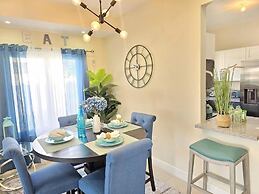 Sunny-shore Hideaway