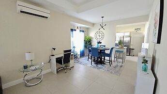 Sunny-shore Hideaway