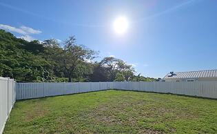 Sunny-shore Hideaway