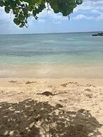 Sunny-shore Hideaway