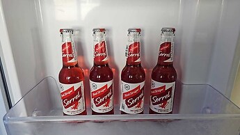 Sunny-shore Hideaway