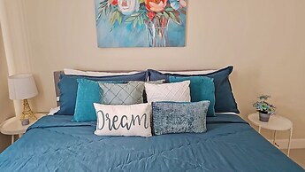 Sunny-shore Hideaway