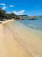 Sunny-shore Hideaway