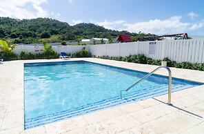 Sunny-shore Hideaway