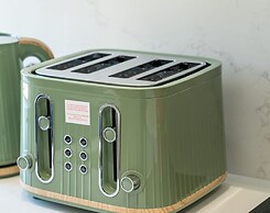 Quirky Unique 2BR Central Location