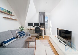 Quirky Unique 2BR Central Location