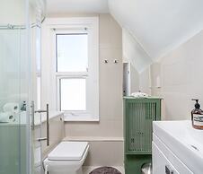 Quirky Unique 2BR Central Location