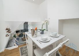 Quirky Unique 2BR Central Location