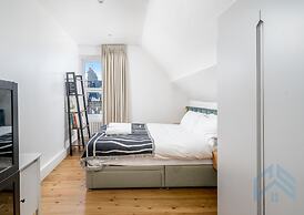 Quirky Unique 2BR Central Location